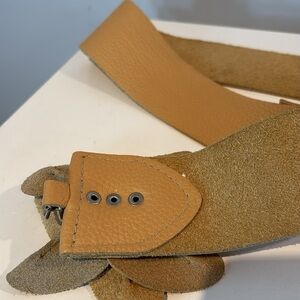 Tan pebbled leather wide belt with flower detail size medium